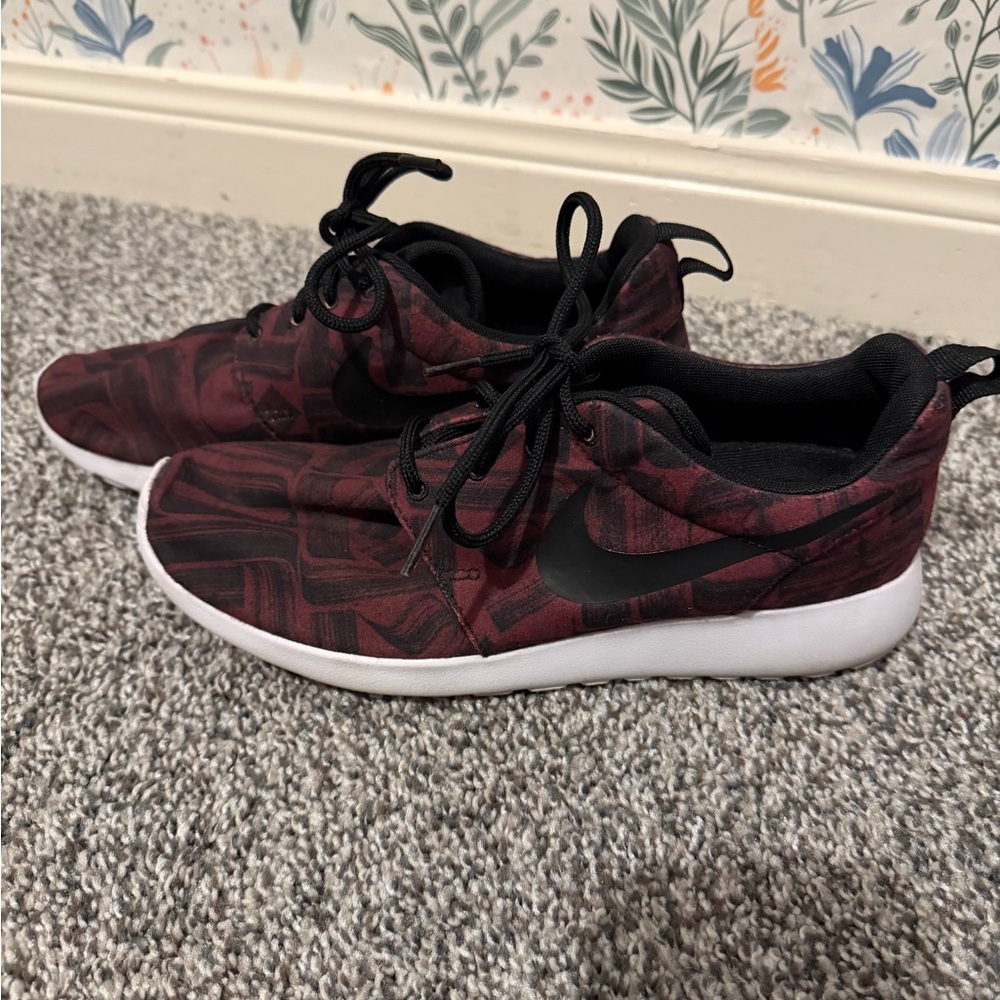 Nike Burgundy and Black Patterned Sneakers